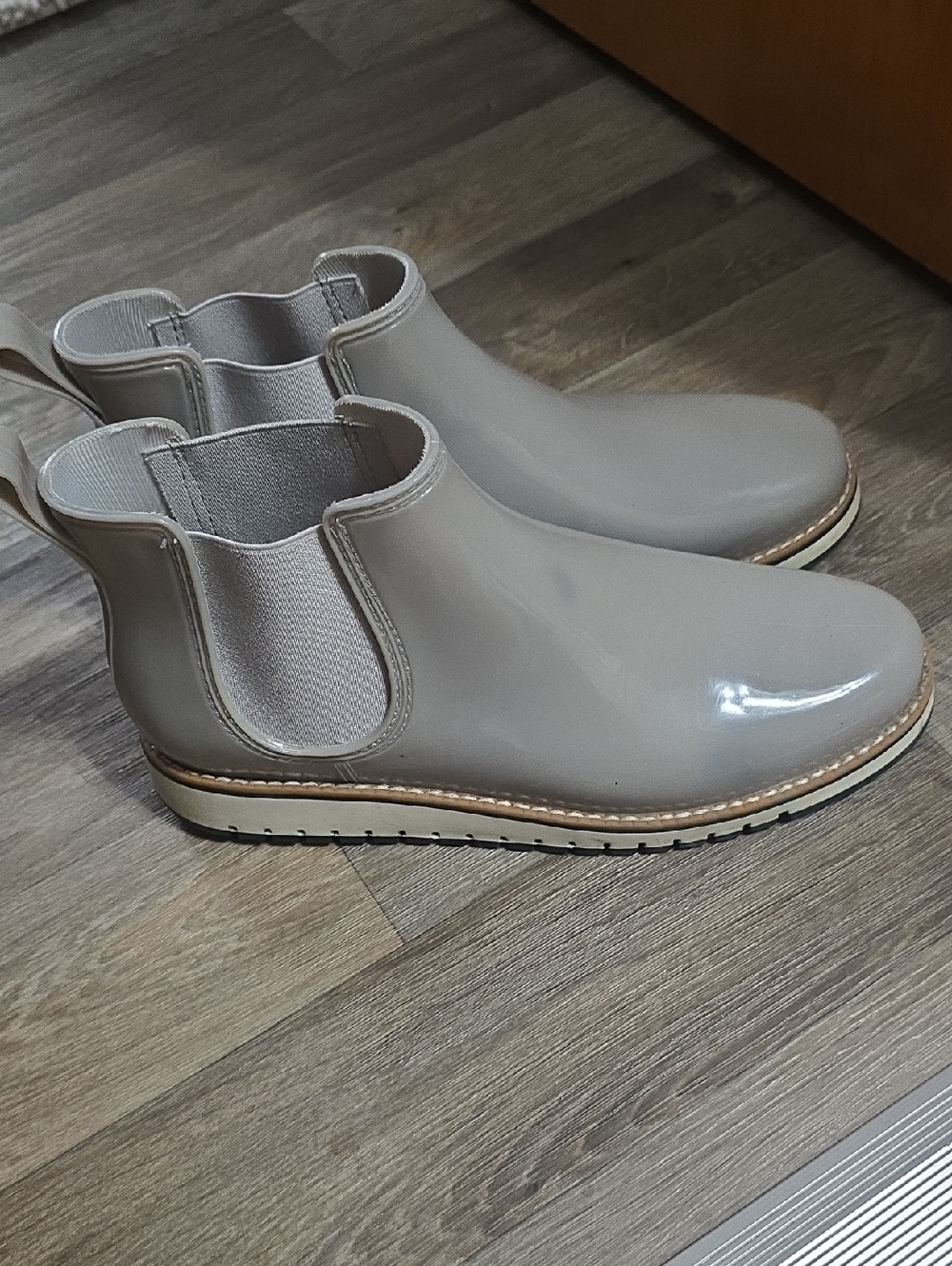Sonoma Taupe Gloss Chelsea Rain Boots Sz 10